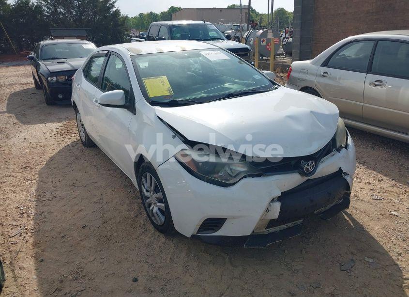 2015 Toyota Corolla LE (VIN 5YFBURHE8FP274935) main photo