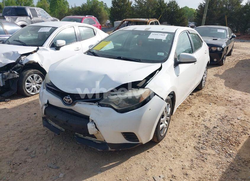 Photo 2 of 2015 Toyota Corolla LE (VIN 5YFBURHE8FP274935)