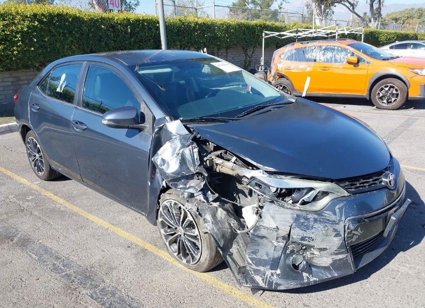 2015 Toyota Corolla S PLUS (VIN 5YFBURHE8FP321588) main photo