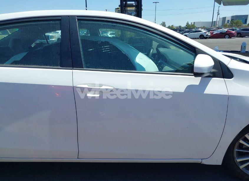 Photo 14 of 2015 Toyota Corolla L/LE/LE PLUS/LE PREMIUM/S/S PLUS/S PREMIUM (VIN 5YFBURHE8FP323230)