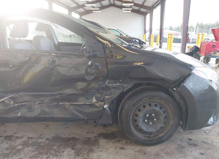 Photo 6 of 2016 Toyota Corolla LE (VIN 5YFBURHE8GP477809)