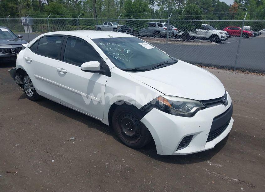 2016 Toyota Corolla LE (VIN 5YFBURHE8GP482590) main photo