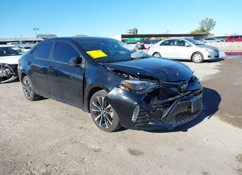 2017 Toyota Corolla SE (VIN 5YFBURHE8HP583016) main photo