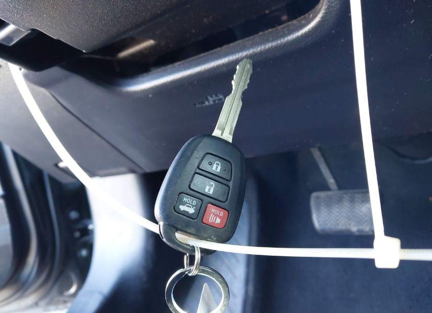 Photo 11 of 2017 Toyota Corolla SE (VIN 5YFBURHE8HP583016)