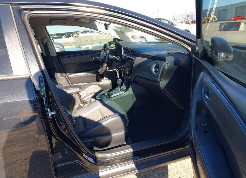 Photo 5 of 2017 Toyota Corolla SE (VIN 5YFBURHE8HP583016)