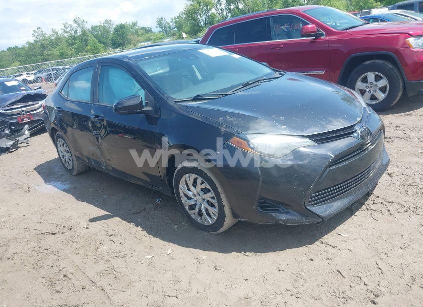 2017 Toyota Corolla LE (VIN 5YFBURHE8HP591424) main photo