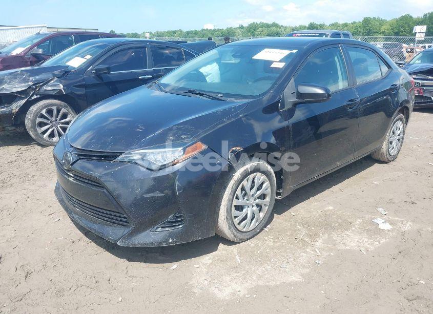 Photo 2 of 2017 Toyota Corolla LE (VIN 5YFBURHE8HP591424)