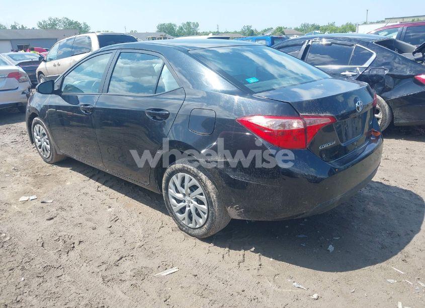 Photo 3 of 2017 Toyota Corolla LE (VIN 5YFBURHE8HP591424)