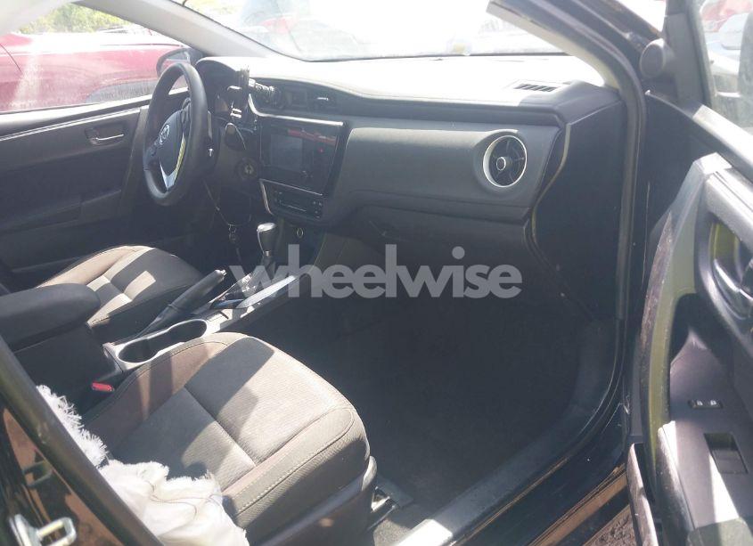 Photo 5 of 2017 Toyota Corolla LE (VIN 5YFBURHE8HP591424)