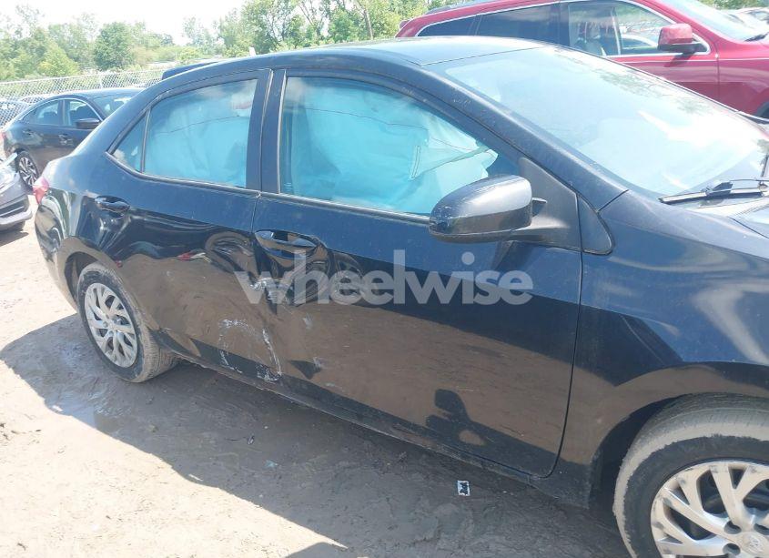 Photo 6 of 2017 Toyota Corolla LE (VIN 5YFBURHE8HP591424)