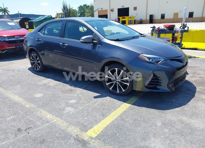 2017 Toyota Corolla SE (VIN 5YFBURHE8HP592962) main photo