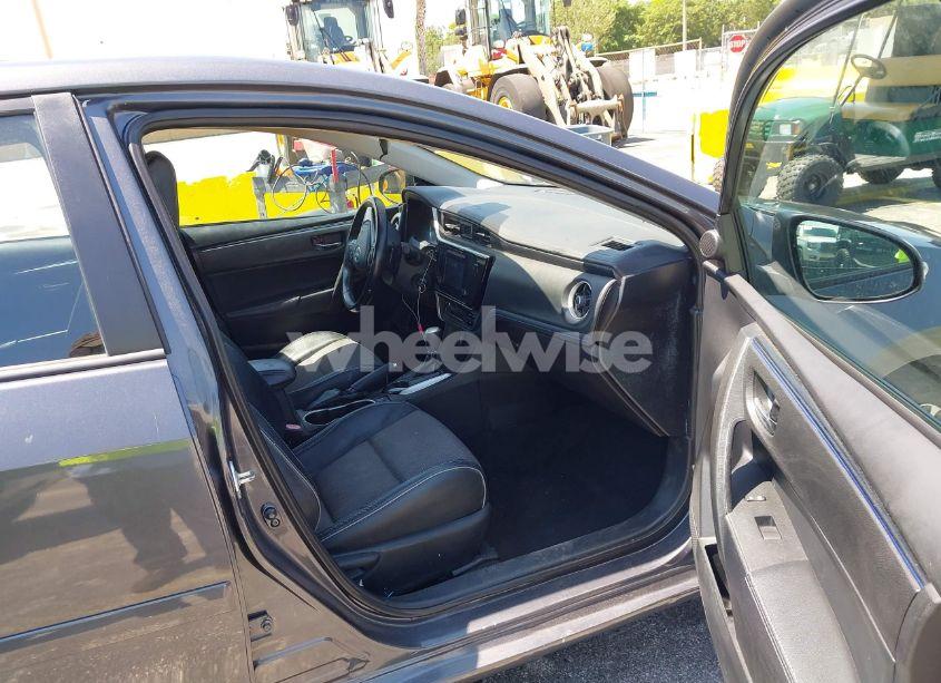 Photo 5 of 2017 Toyota Corolla SE (VIN 5YFBURHE8HP592962)