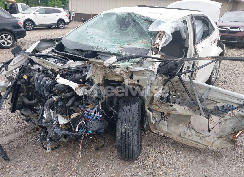 Photo 6 of 2017 Toyota Corolla LE (VIN 5YFBURHE8HP601174)