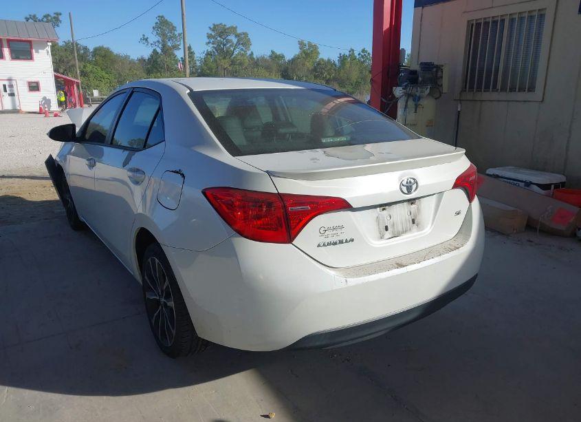 Photo 3 of 2017 Toyota Corolla SE (VIN 5YFBURHE8HP603751)
