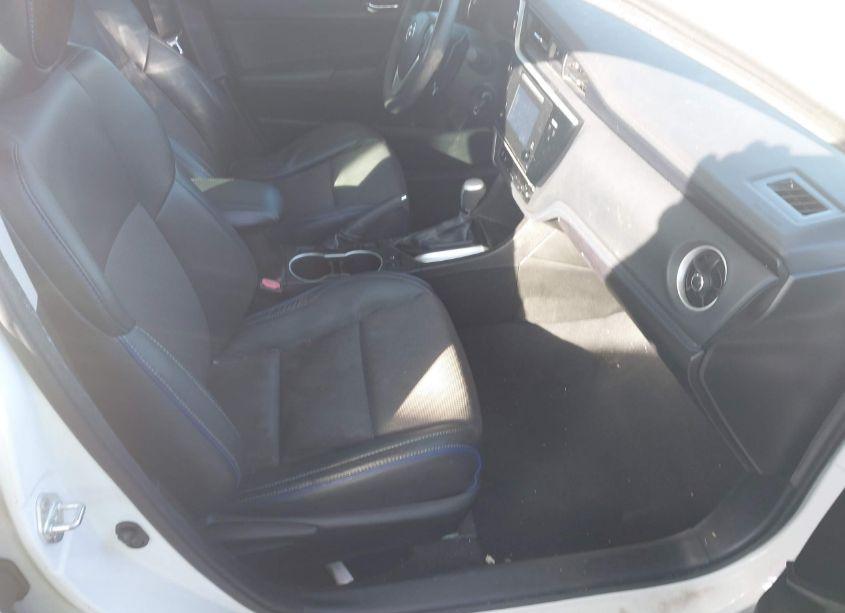 Photo 5 of 2017 Toyota Corolla SE (VIN 5YFBURHE8HP603751)