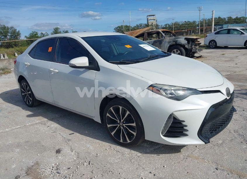 2017 Toyota Corolla SE (VIN 5YFBURHE8HP623174) main photo
