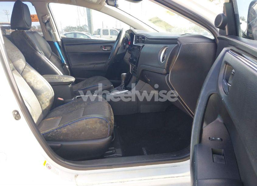 Photo 5 of 2017 Toyota Corolla SE (VIN 5YFBURHE8HP623174)