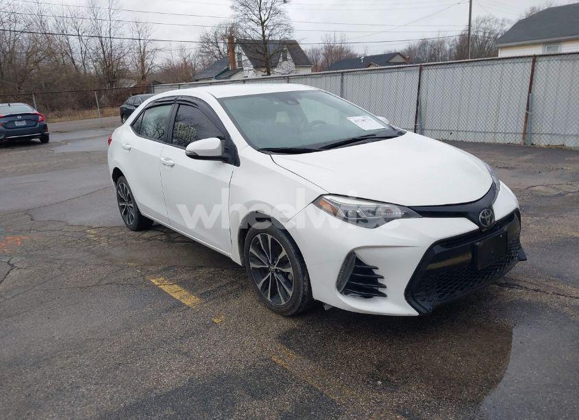 2017 Toyota Corolla SE (VIN 5YFBURHE8HP624714) main photo