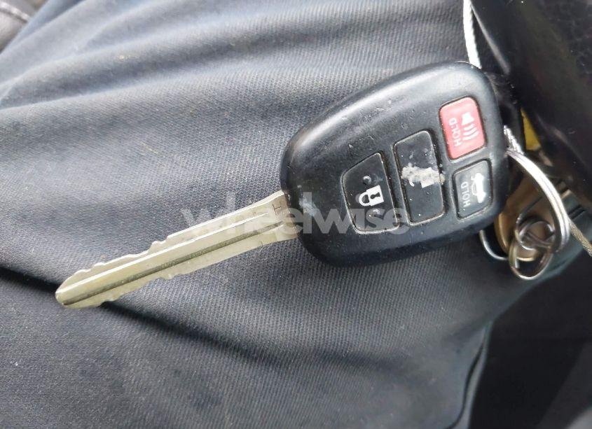 Photo 11 of 2017 Toyota Corolla SE (VIN 5YFBURHE8HP624714)