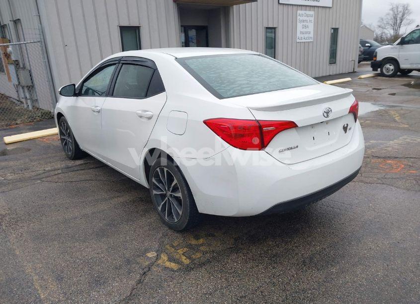 Photo 3 of 2017 Toyota Corolla SE (VIN 5YFBURHE8HP624714)