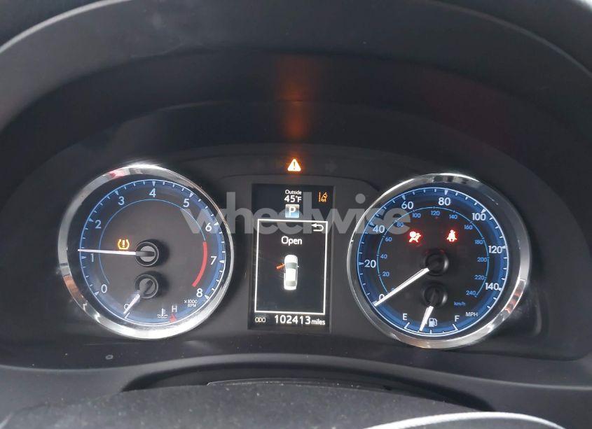 Photo 7 of 2017 Toyota Corolla SE (VIN 5YFBURHE8HP624714)