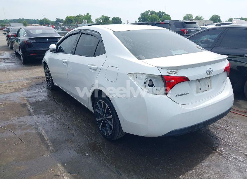 Photo 3 of 2017 Toyota Corolla SE (VIN 5YFBURHE8HP635261)
