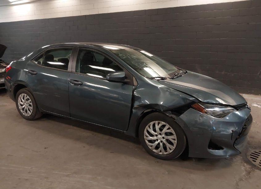 2017 Toyota Corolla LE (VIN 5YFBURHE8HP643022) main photo