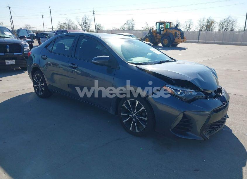 2017 Toyota Corolla SE (VIN 5YFBURHE8HP661679) main photo