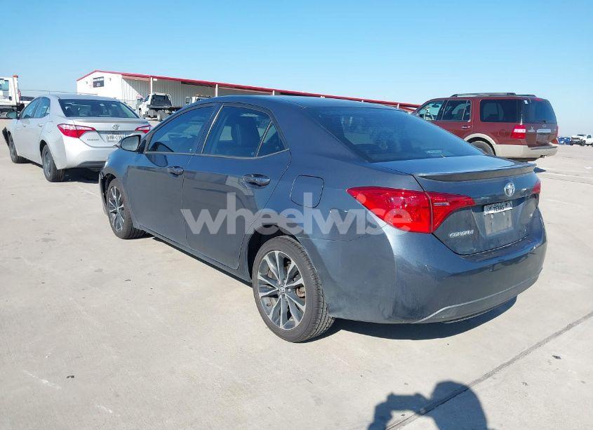 Photo 3 of 2017 Toyota Corolla SE (VIN 5YFBURHE8HP661679)
