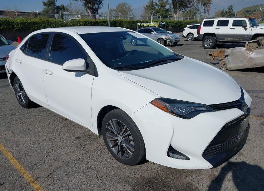 2017 Toyota Corolla L/LE/XLE/SE/XSE (VIN 5YFBURHE8HP670821) main photo