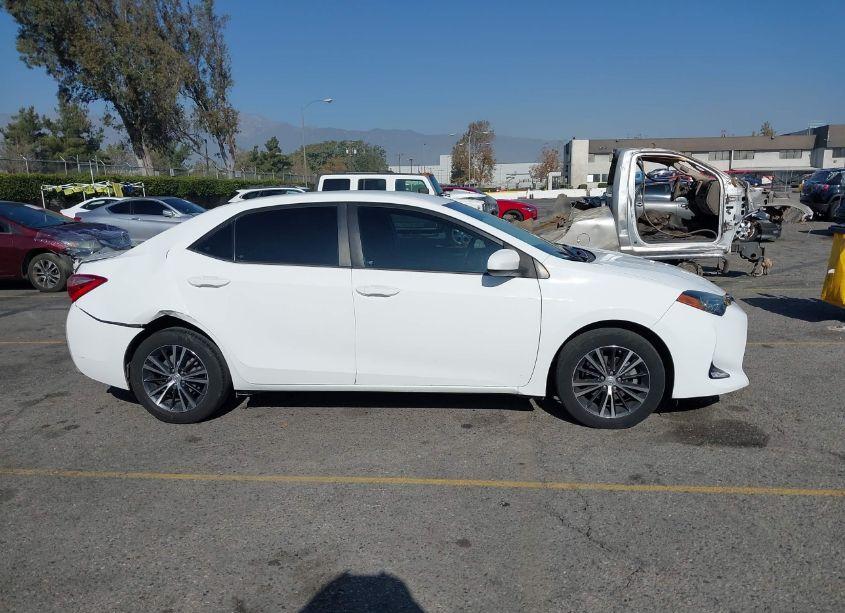 Photo 13 of 2017 Toyota Corolla L/LE/XLE/SE/XSE (VIN 5YFBURHE8HP670821)