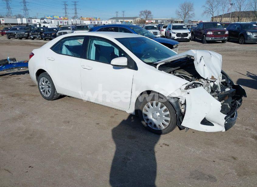 2017 Toyota Corolla LE (VIN 5YFBURHE8HP673752) main photo