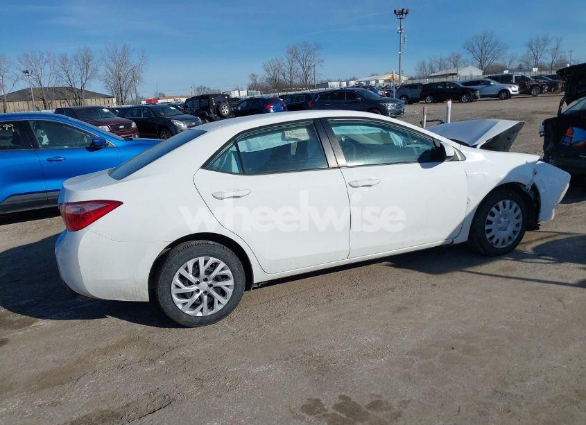 Photo 4 of 2017 Toyota Corolla LE (VIN 5YFBURHE8HP673752)