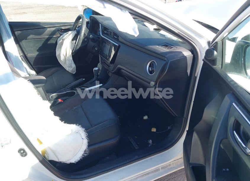 Photo 5 of 2017 Toyota Corolla LE (VIN 5YFBURHE8HP673752)