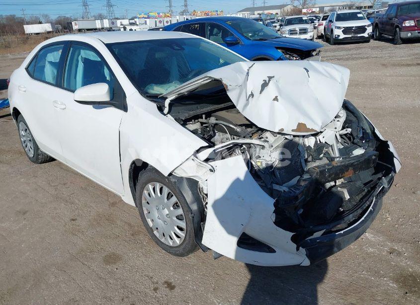 Photo 6 of 2017 Toyota Corolla LE (VIN 5YFBURHE8HP673752)