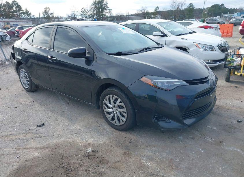 2017 Toyota Corolla LE (VIN 5YFBURHE8HP689191) main photo
