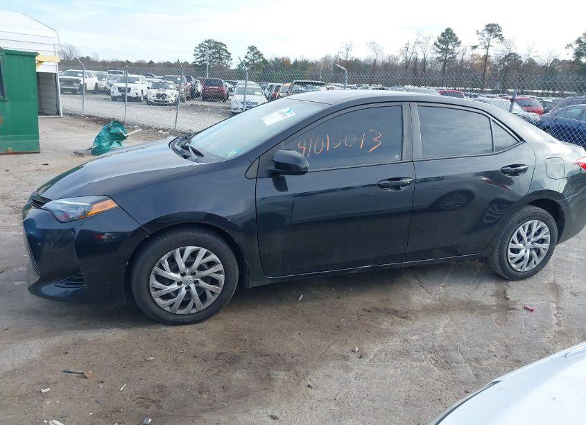 Photo 14 of 2017 Toyota Corolla LE (VIN 5YFBURHE8HP689191)