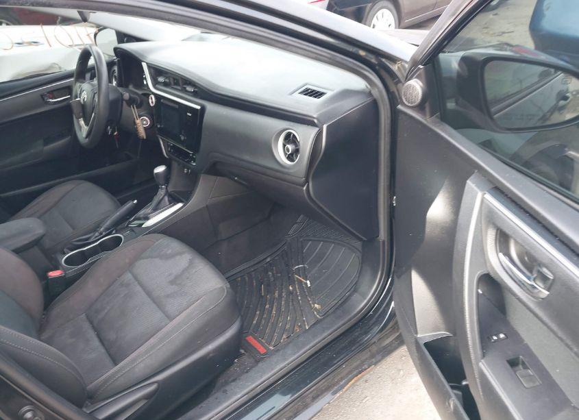 Photo 5 of 2017 Toyota Corolla LE (VIN 5YFBURHE8HP689191)