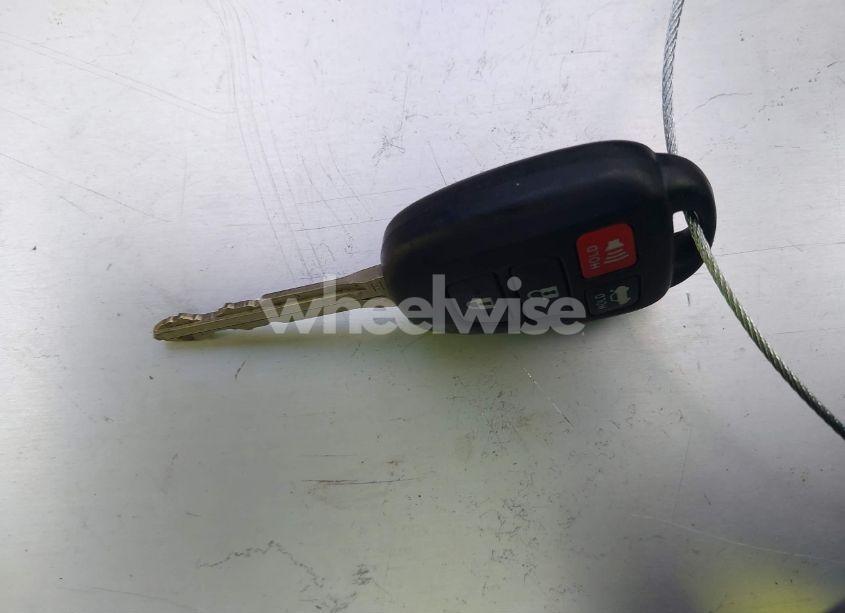 Photo 11 of 2018 Toyota Corolla LE (VIN 5YFBURHE8JP739738)