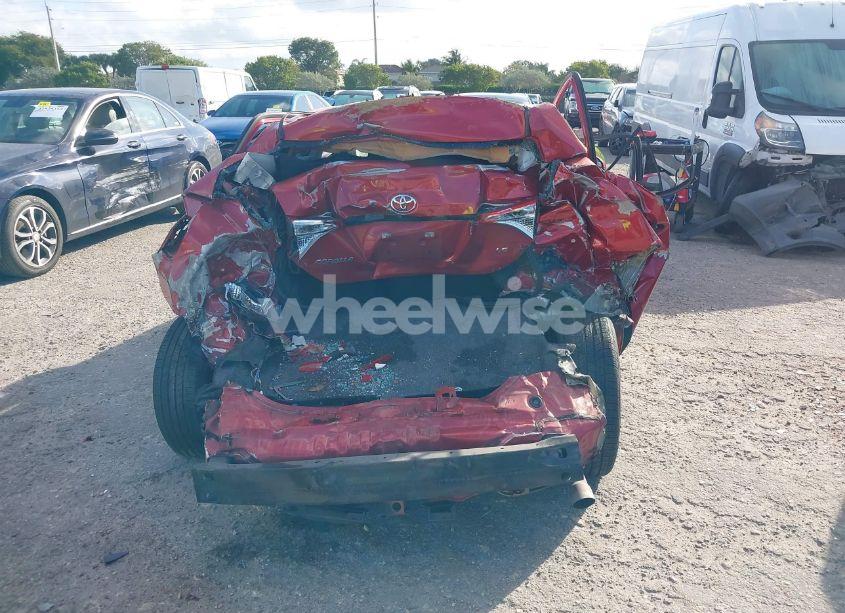 Photo 16 of 2018 Toyota Corolla LE (VIN 5YFBURHE8JP739738)