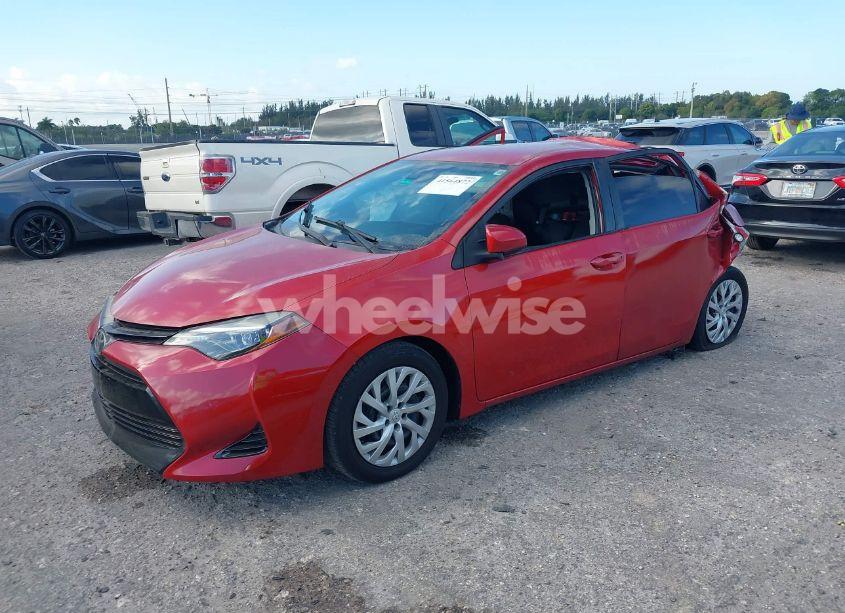 Photo 2 of 2018 Toyota Corolla LE (VIN 5YFBURHE8JP739738)