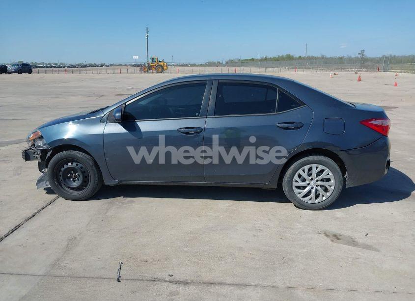 Photo 14 of 2018 Toyota Corolla LE (VIN 5YFBURHE8JP749881)