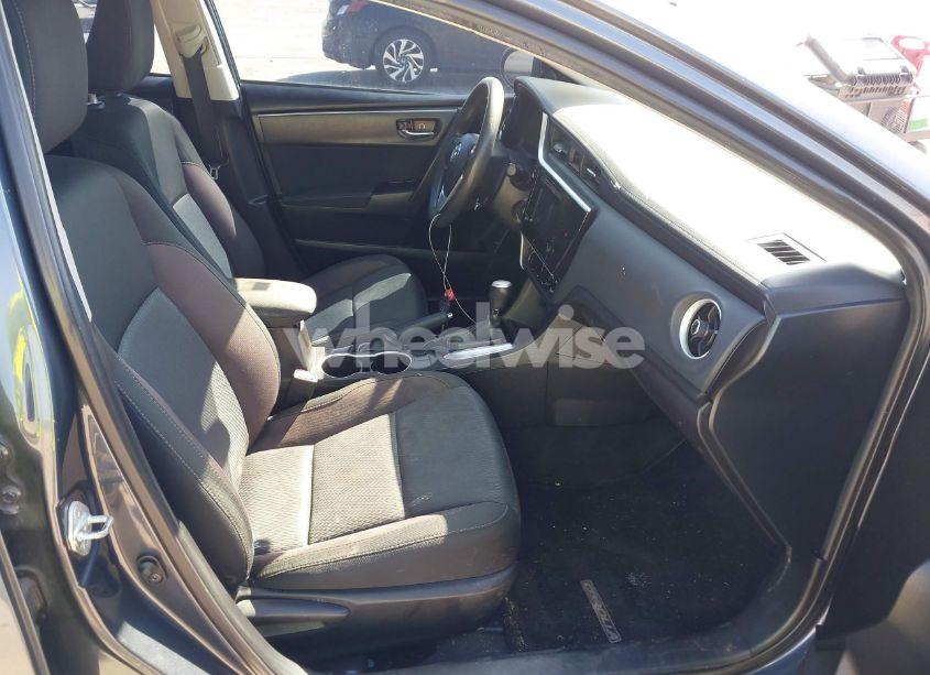 Photo 5 of 2018 Toyota Corolla LE (VIN 5YFBURHE8JP749881)