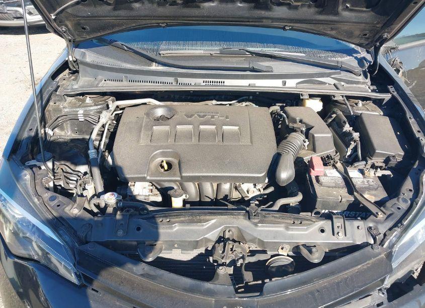 Photo 10 of 2018 Toyota Corolla LE (VIN 5YFBURHE8JP753512)