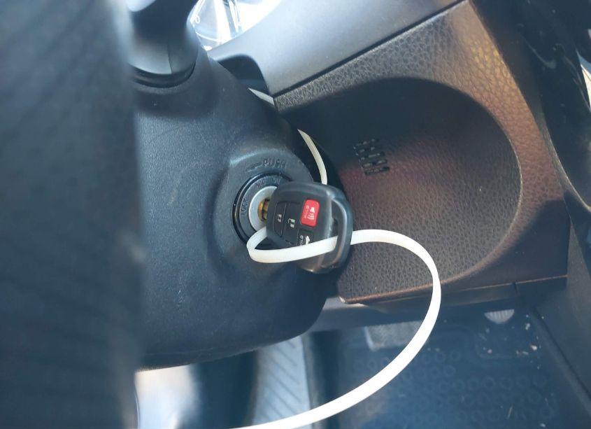 Photo 11 of 2018 Toyota Corolla LE (VIN 5YFBURHE8JP753512)