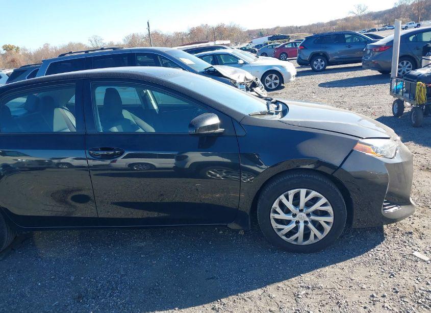 Photo 13 of 2018 Toyota Corolla LE (VIN 5YFBURHE8JP753512)