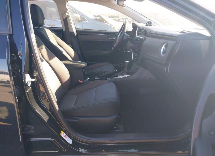 Photo 5 of 2018 Toyota Corolla LE (VIN 5YFBURHE8JP753512)