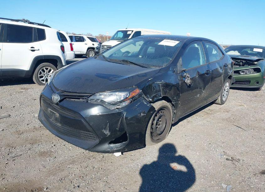 Photo 6 of 2018 Toyota Corolla LE (VIN 5YFBURHE8JP753512)