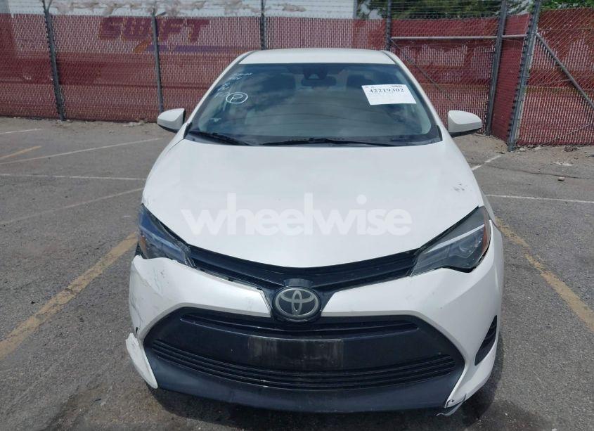 Photo 12 of 2018 Toyota Corolla LE (VIN 5YFBURHE8JP769404)