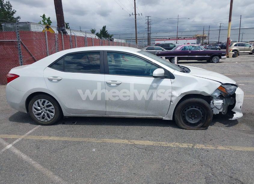 Photo 13 of 2018 Toyota Corolla LE (VIN 5YFBURHE8JP769404)